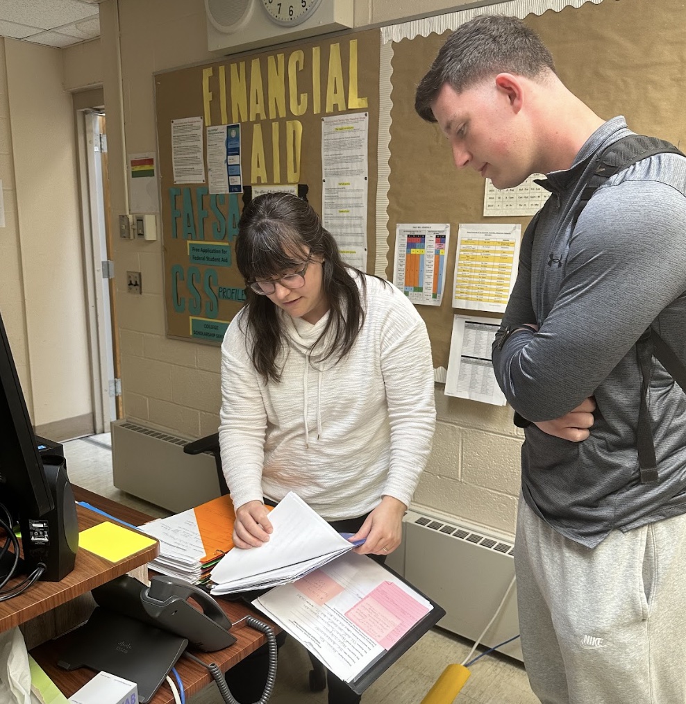 NEWS Law Seniors To Wrap Up High School With Unique Internship